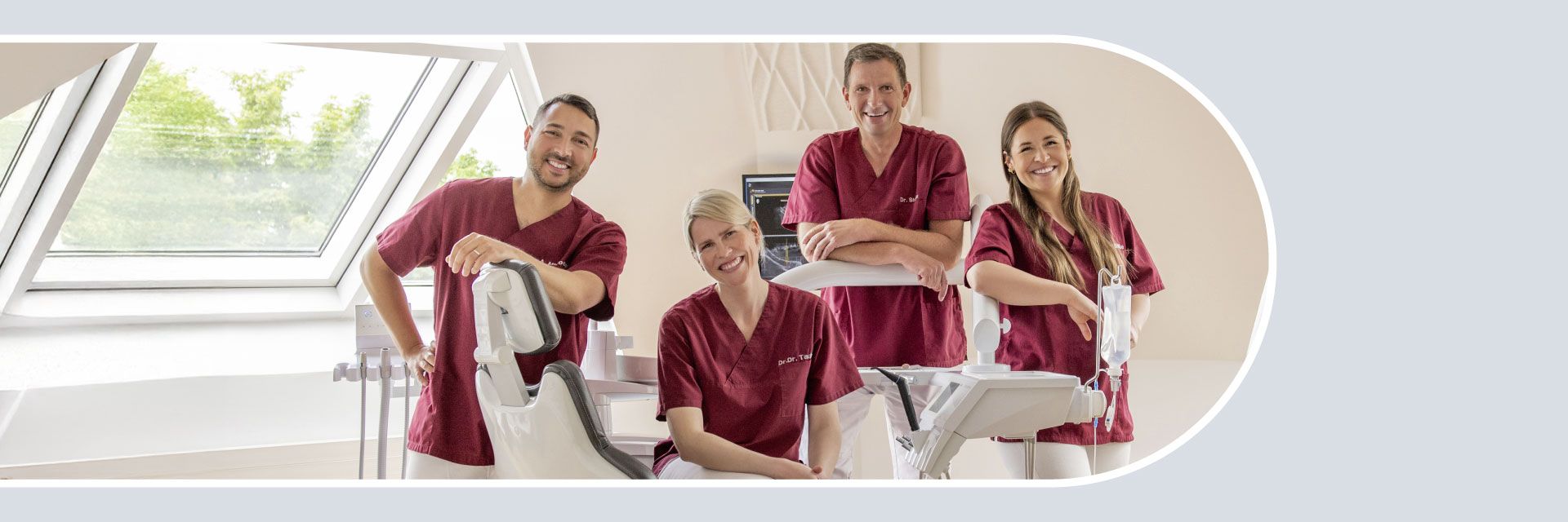 Das Ärzteteam des MVZ Impladens von Oralchirurg Dr. Jens Stoltz begrüßt die Patienten.