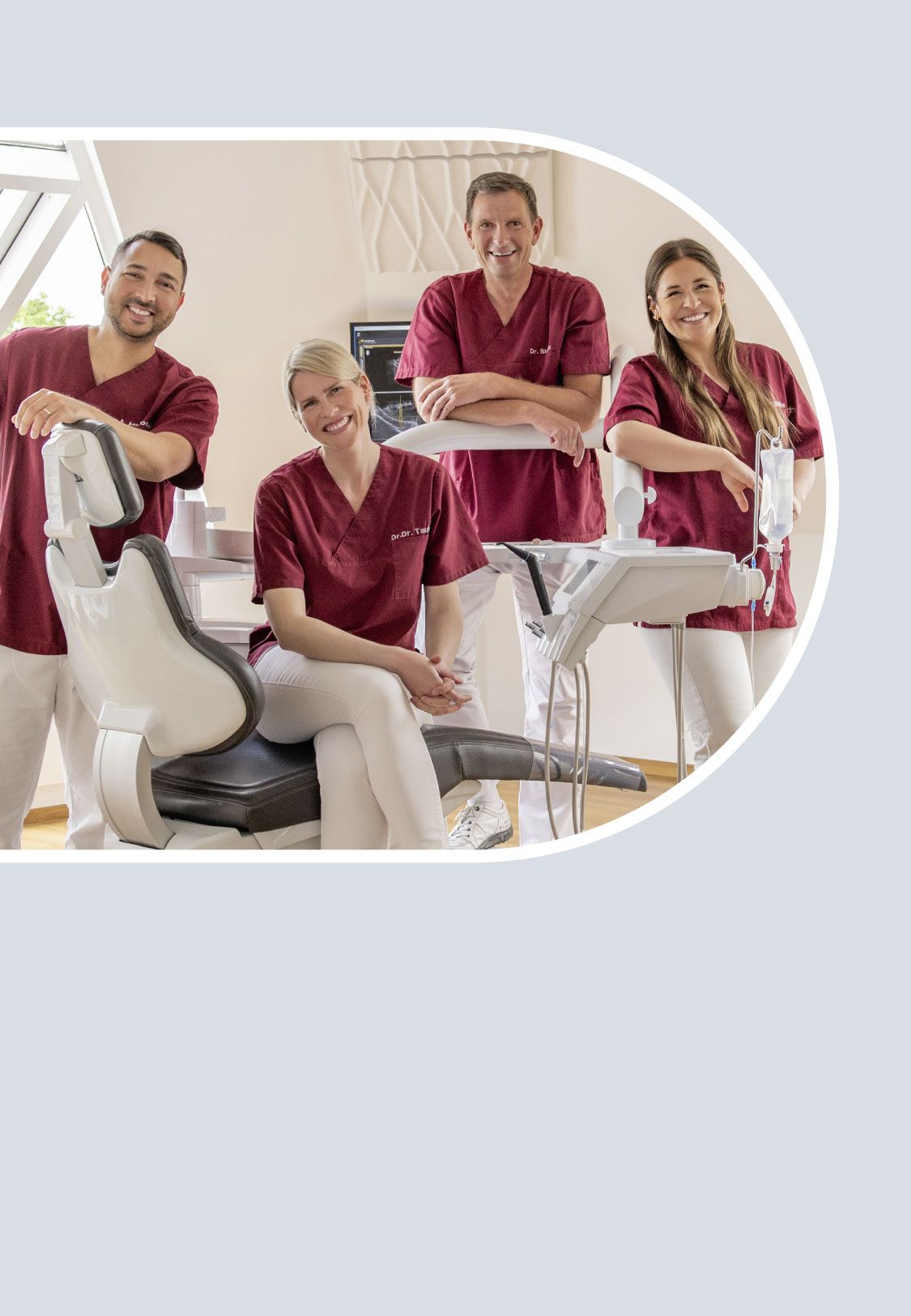 Das Ärzteteam des MVZ Impladens von Oralchirurg Dr. Jens Stoltz begrüßt die Patienten.