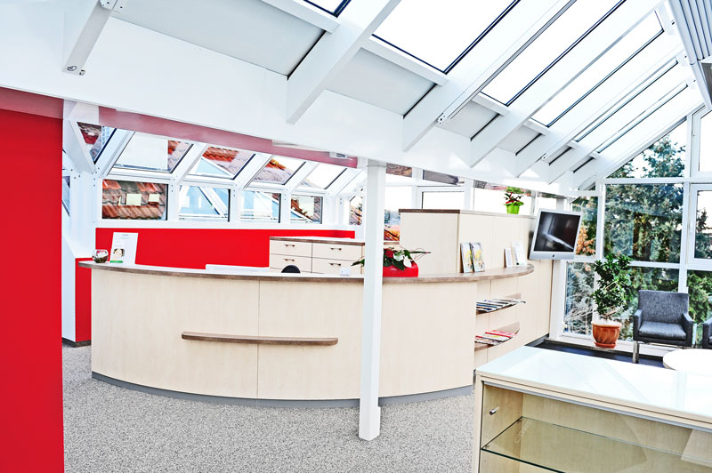 Empfangsbereich, Rezeption